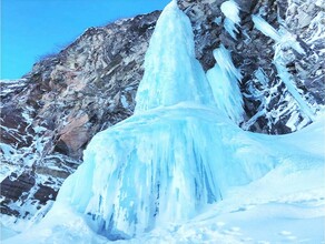 На Камчатке обрушился лед на Вилючинском водопаде Под завалами  люди