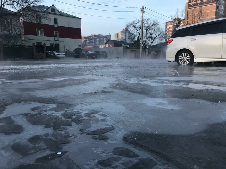 Ледяное море В центре Благовещенска затопило проезжую часть фото