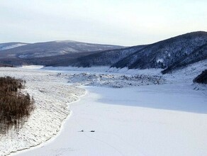 В районе Бурейского водохранилища организуют поиски жителя Читы Предположительно он провалился на автомобиле под лед