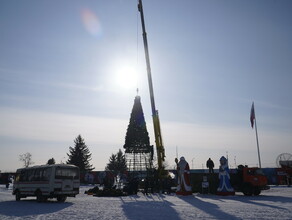 В Благовещенске начали разбирать главную городскую елку Что с ледовыми фигурами и горками фото