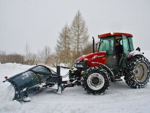 Дорожная техника расчищает от снега дороги в Приамурье