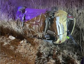 В Благовещенске такси вылетело с трассы и перевернулось